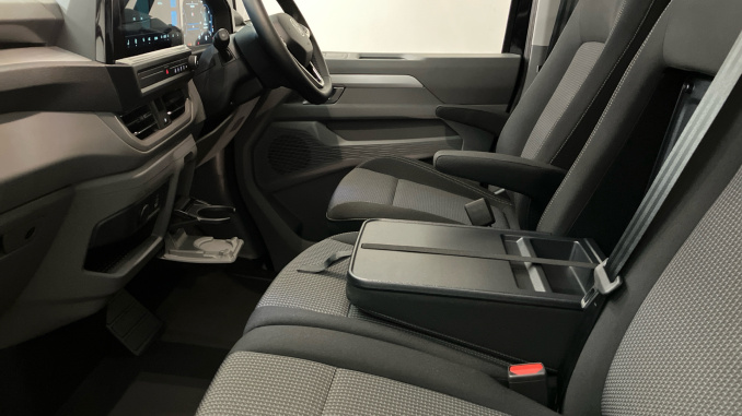 Volkswagen Transporter T32 Swb Diesel 2.0 TDI 170 Commerce Pro Van Auto [5 Plus] - Image 25